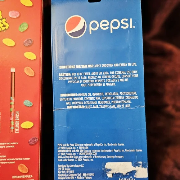 Cosmetic Brushes & Lip Balm Bundlw - Picture 4 of 6